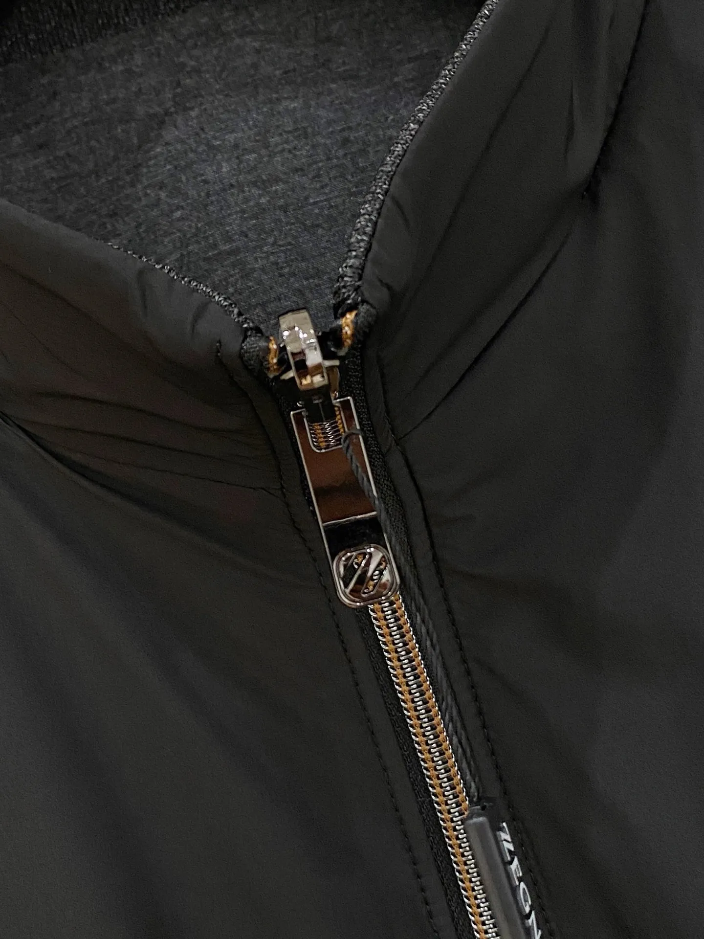 ZEGNA ✅ ： ， ， ； ， 。 ， ， 。 ✅ ：Classic ， ， ， ， 。 ✅ ： ， ， ； ， logo， ， 。 ： 、Cream White、Black。 ✅ ： ， ， ， 、 、 ， Versatile 。 Sizes：M-4XL